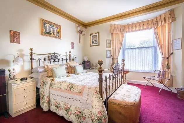 Romantic Tek Büyük Yataklı Oda (Victorian, external private bathroom)