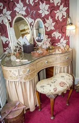 Romantic Tek Büyük Yataklı Oda (Victorian, external private bathroom)