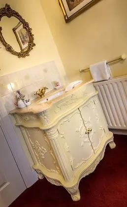 Romantic Tek Büyük Yataklı Oda (Victorian, external private bathroom)