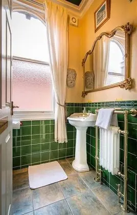 Romantic Tek Büyük Yataklı Oda (Victorian, external private bathroom)