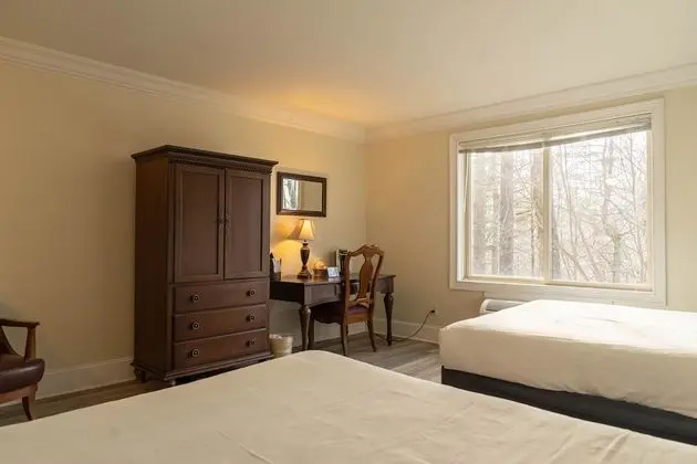 Standard Double Queen room