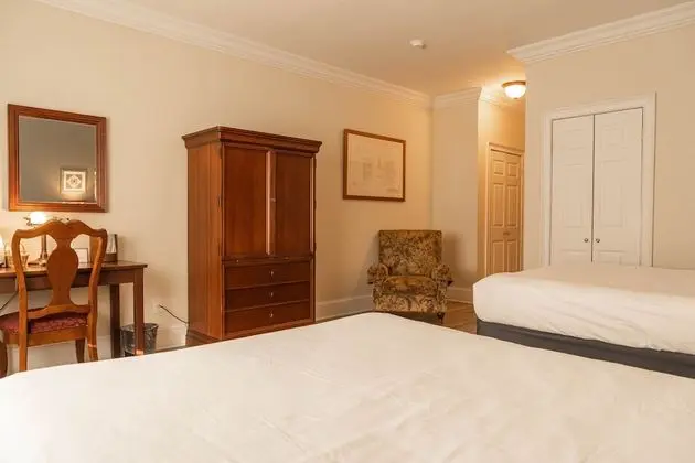 Standard Double Queen room