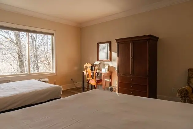 Standard Double Queen room