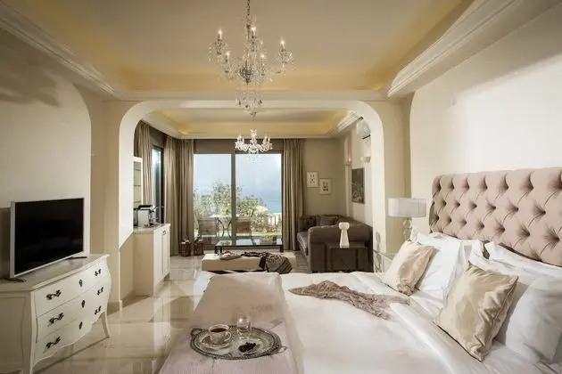 Luxury Heated Pool Suite