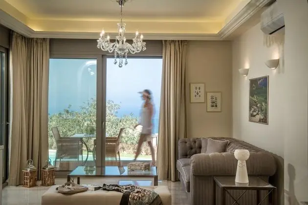 Luxury Heated Pool Suite