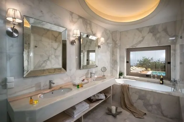 Luxury Heated Pool Suite