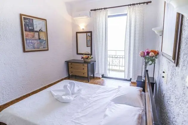 Tek Büyük veya İki Ayrı Yataklı Oda, Deniz Manzaralı