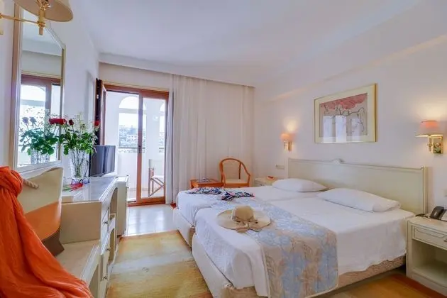 Tek Büyük veya İki Ayrı Yataklı Oda, Dağ Manzaralı