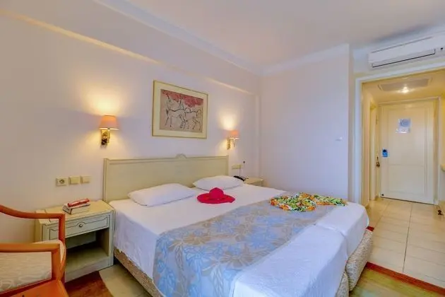 Tek Büyük veya İki Ayrı Yataklı Oda, Deniz Manzaralı