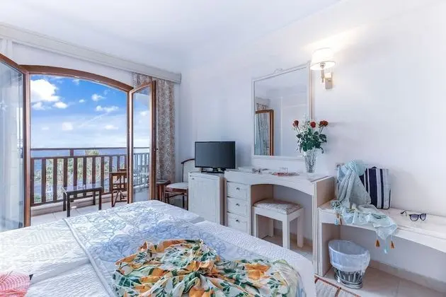 Tek Büyük veya İki Ayrı Yataklı Oda, Deniz Manzaralı