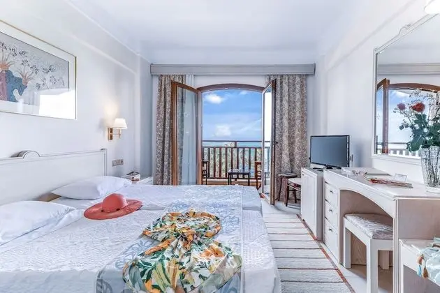 Tek Büyük veya İki Ayrı Yataklı Oda, Deniz Manzaralı
