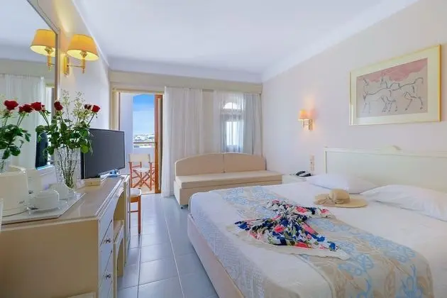 Tek Büyük veya İki Ayrı Yataklı Oda, Kısmi Deniz Manzaralı