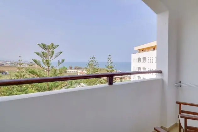 Tek Büyük veya İki Ayrı Yataklı Oda, Kısmi Deniz Manzaralı