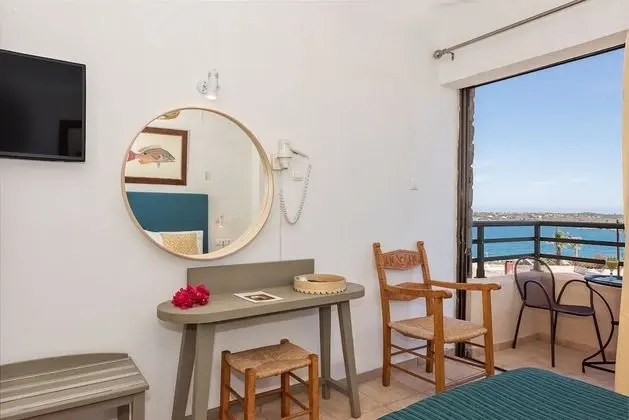 Tek Büyük veya İki Ayrı Yataklı Oda, Deniz Manzaralı