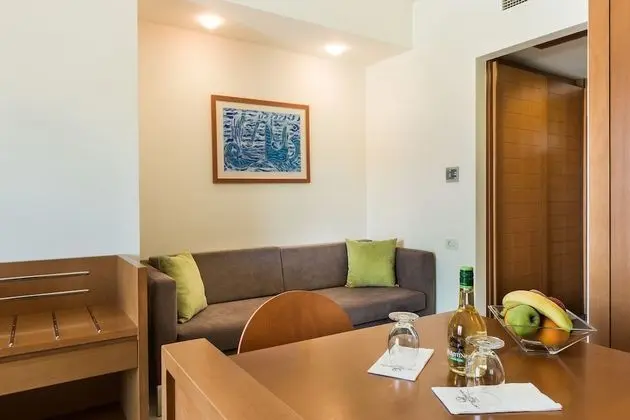 Pool & Sea View Room
