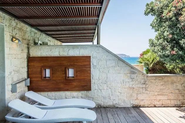 Pool & Sea View Room
