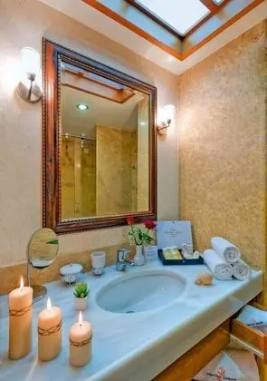 Pool & Sea View Room