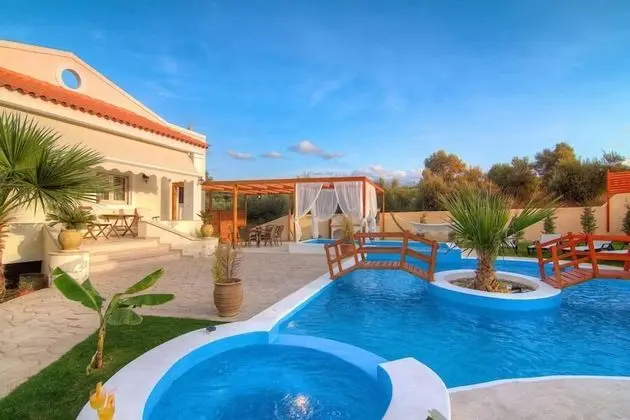 Villa, 4 Yatak Odası, Kişiye Özel Havuzlu (Eva)