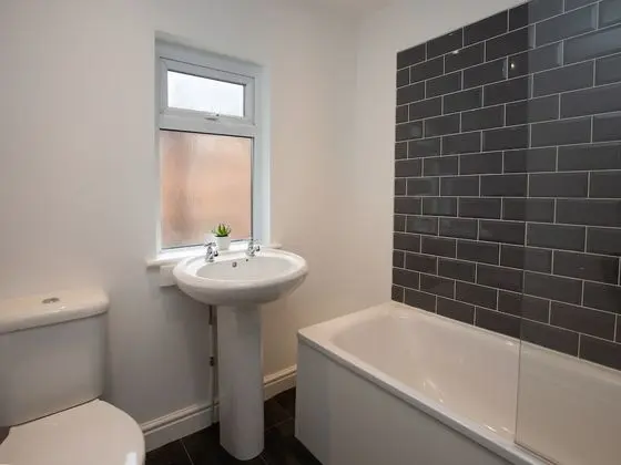 Tek Büyük Yataklı Oda, Ortak Banyo