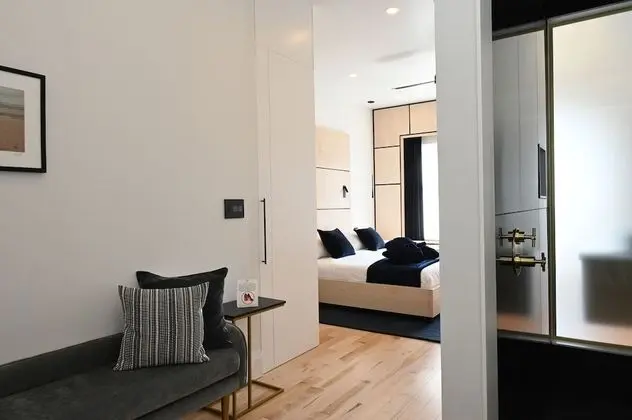 Luxury Oda
