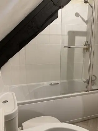 Standard Üç Kişilik Oda, Banyolu/Duşlu