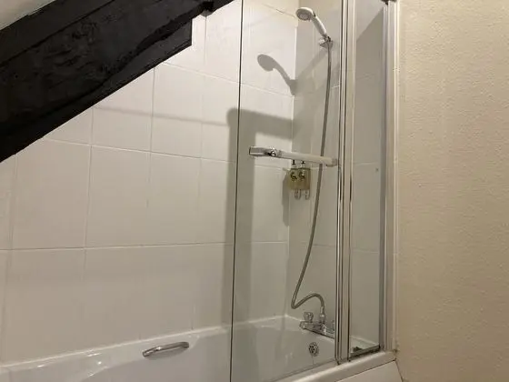 Standard Üç Kişilik Oda, Banyolu/Duşlu