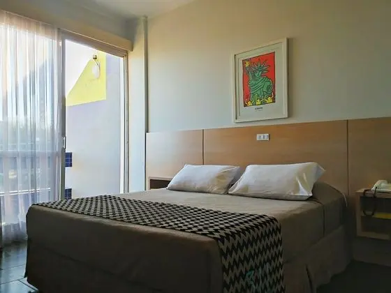 Tek Büyük veya İki Ayrı Yataklı Oda, Kısmi Deniz Manzarası