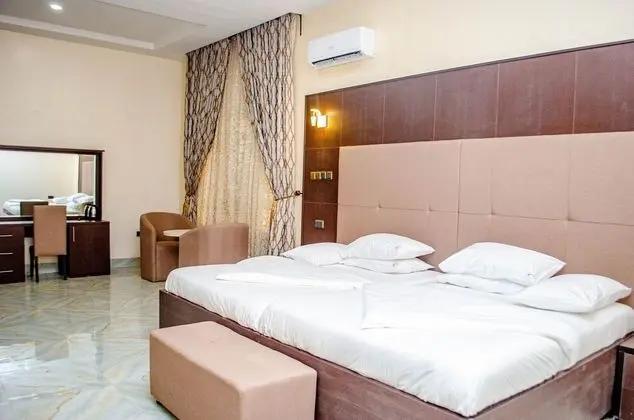 Royal Büyük Yataklı Tek Kişilik Oda
