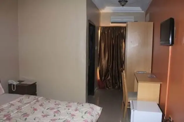 Standard Tek Büyük Yataklı Oda