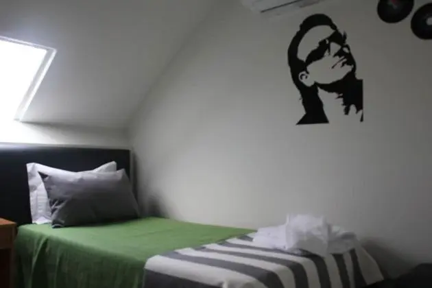 Tek Kişilik Oda, Ortak Banyo (Attic)