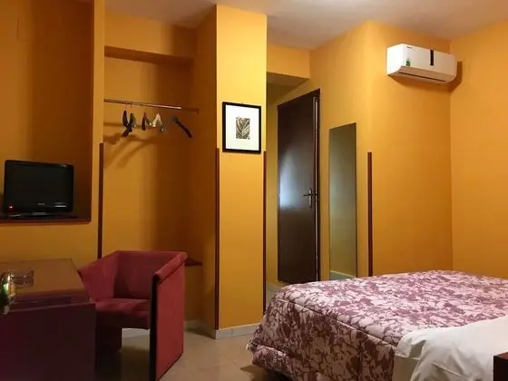 Büyük Yataklı Tek Kişilik Oda