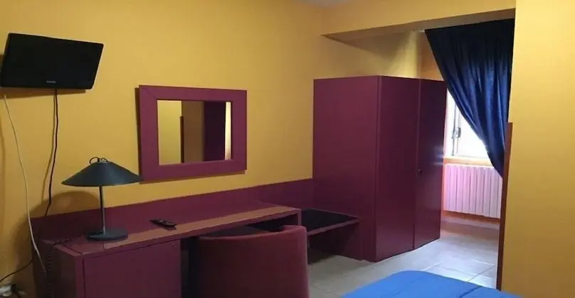 Büyük Yataklı Tek Kişilik Oda