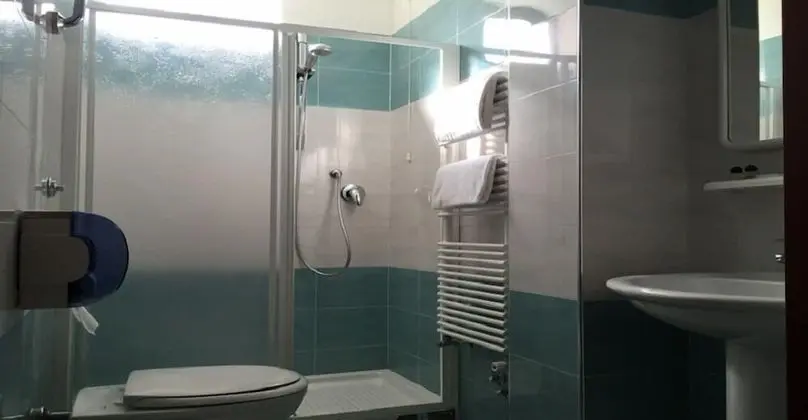 Büyük Yataklı Tek Kişilik Oda