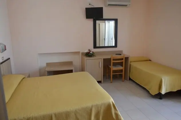Üç Kişilik Oda