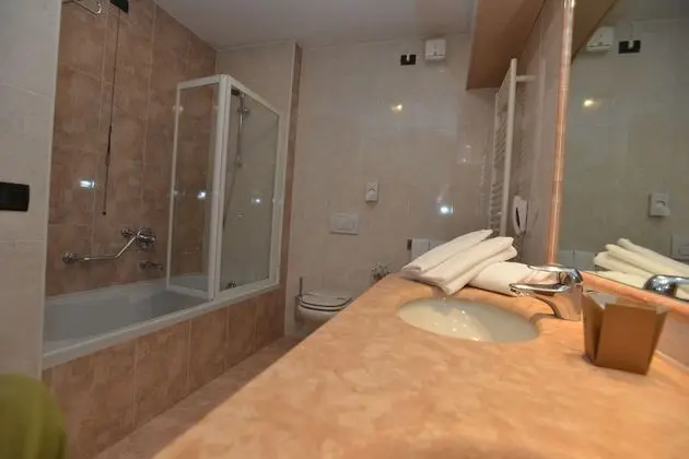 Deluxe Tek Büyük veya İki Ayrı Yataklı Oda