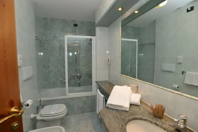 Deluxe Tek Büyük veya İki Ayrı Yataklı Oda
