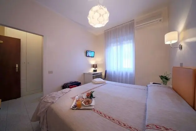 Büyük Yataklı Tek Kişilik Oda