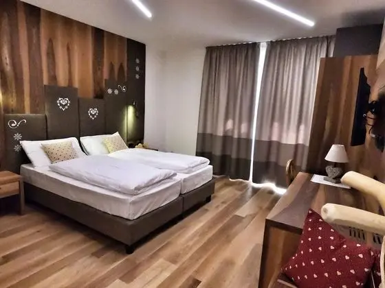 Classic Tek Büyük Yataklı Oda