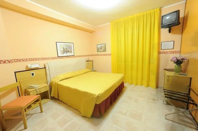 Economy Tek Büyük veya İki Ayrı Yataklı Oda