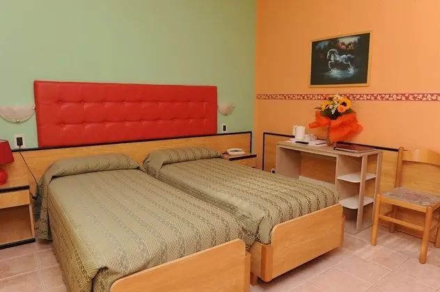 Economy Tek Büyük veya İki Ayrı Yataklı Oda