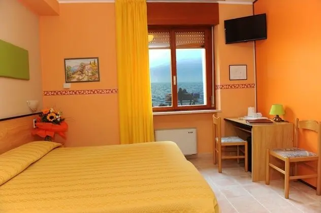 Economy Tek Büyük veya İki Ayrı Yataklı Oda