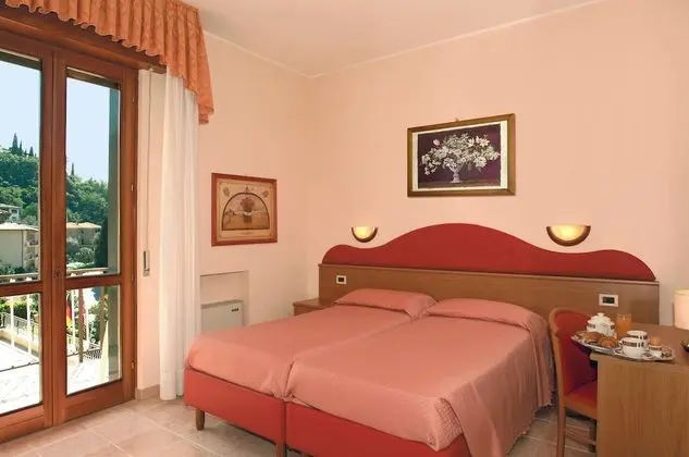 Standard Tek Büyük Yataklı Oda, Göl Manzaralı