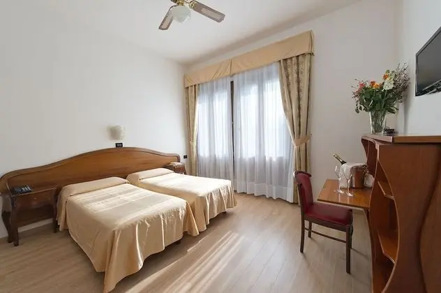 Tek Büyük veya İki Ayrı Yataklı Oda