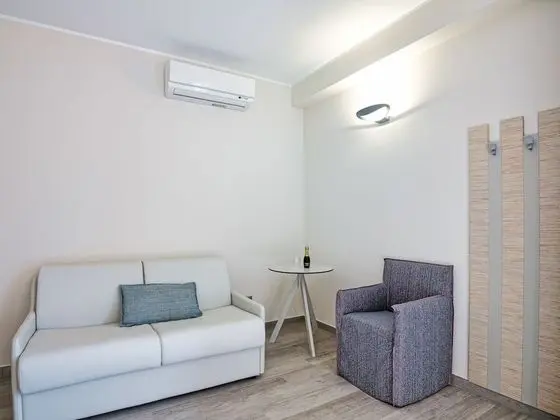 Panoramic Tek Büyük Yataklı Oda, Balkon, Göl Manzaralı