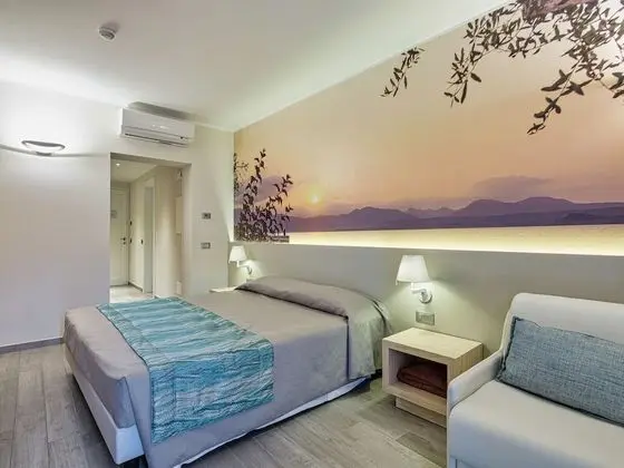 Panoramic Tek Büyük Yataklı Oda, Balkon, Göl Manzaralı