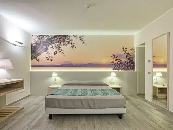 Panoramic Tek Büyük Yataklı Oda, Balkon, Göl Manzaralı