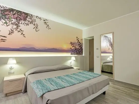 Panoramic Tek Büyük Yataklı Oda, Balkon, Göl Manzaralı