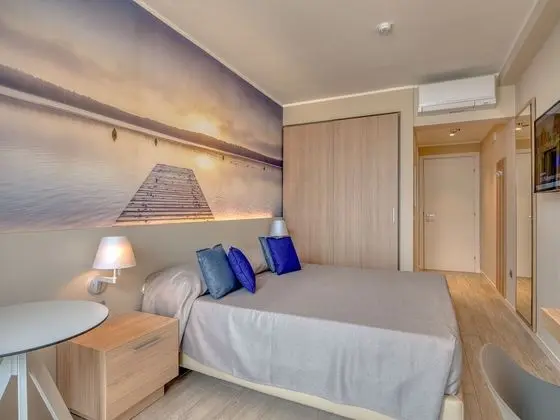 Panoramic Tek Büyük Yataklı Oda, Balkon, Göl Manzaralı
