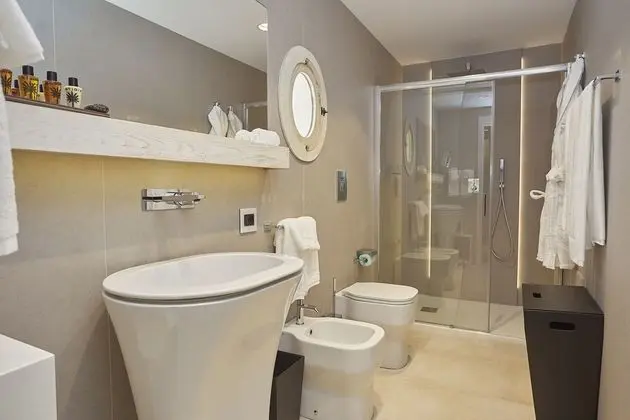 Deluxe Tek Büyük Yataklı Oda, Havuz Manzaralı