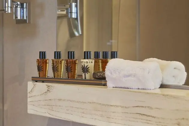 Deluxe Tek Büyük Yataklı Oda, Havuz Manzaralı